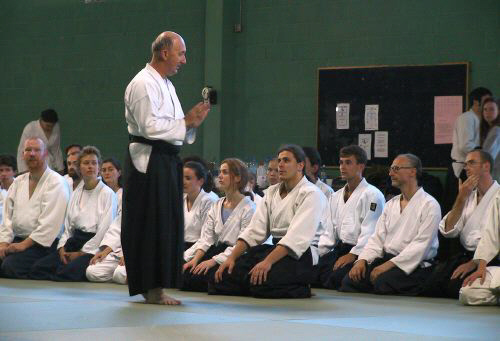 2001年、ゴールウェイで教えるアランラドック氏前列右端に座っているのが本記事執筆者のギヨームエラール氏。
